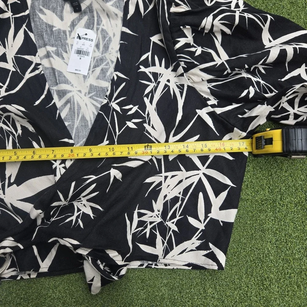 Express Top Women's Medium Black Cropped Front Tie Leaf Print - Picture 8 of 9